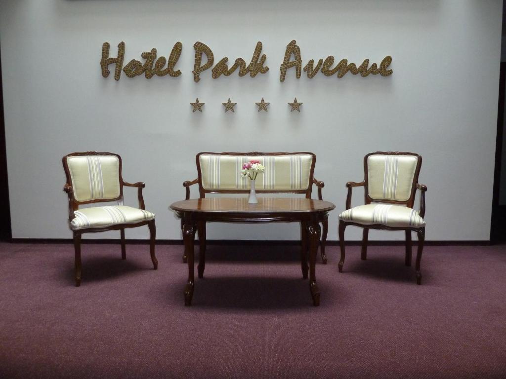 Hotel Park Avenue **** Пиещани Екстериор снимка